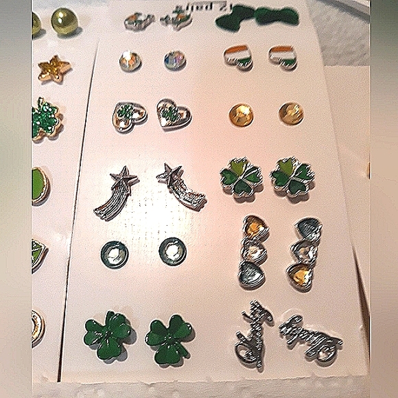 Add On Item- 1 Pr Stud Earrings.Must Bundle 2 reg priced items for $3 price!NEW - Picture 7 of 11